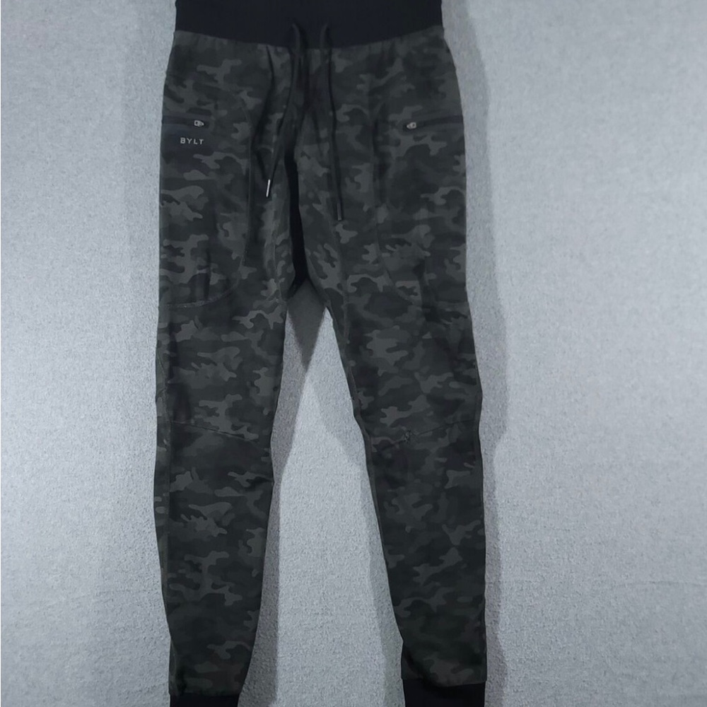 Bylt Elite + Jogger Pants Mens Small Green Camouflage Performance Gym Sweatpants